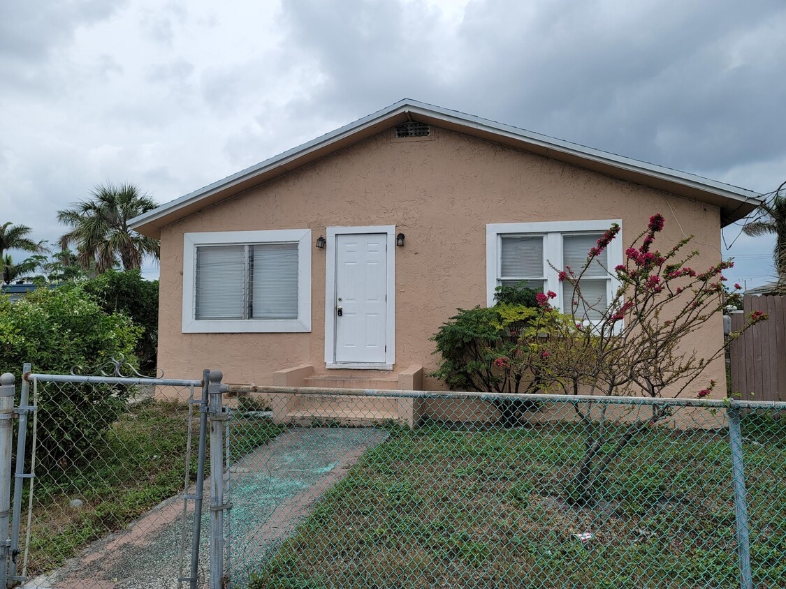 628 W 7th St, Riviera Beach, FL 33404 House Rental in Riviera Beach