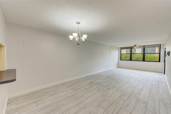 Building Photo - 10280 Imperial Point Dr W
