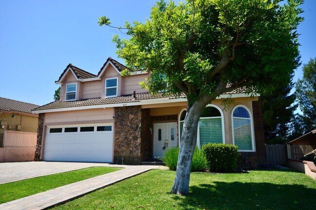 Foto del edificio - 3 Bedroom plus Loft in Great Anaheim Hills...