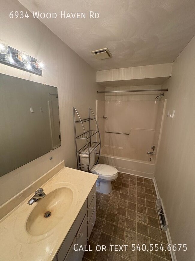 Building Photo - 6934 Wood Haven Rd