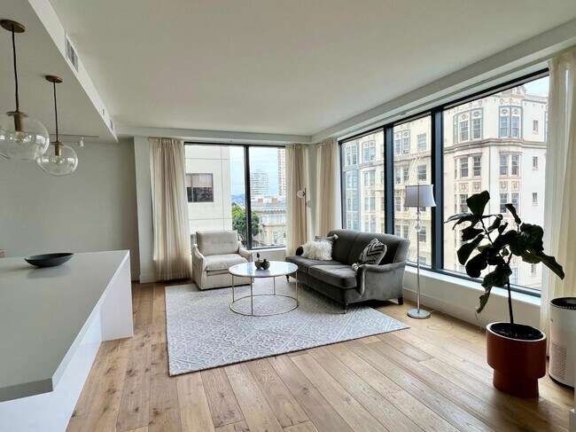 Large floor to ceiling windows - 1450 Franklin St