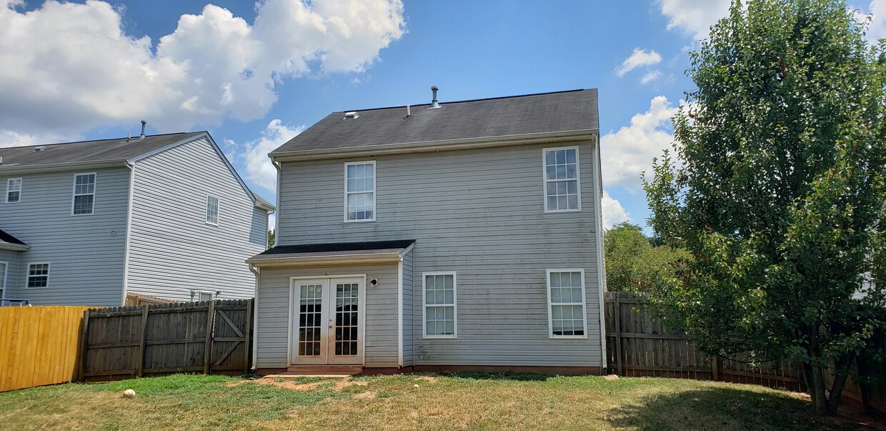 Building Photo - 605 Peach Orchard Dr