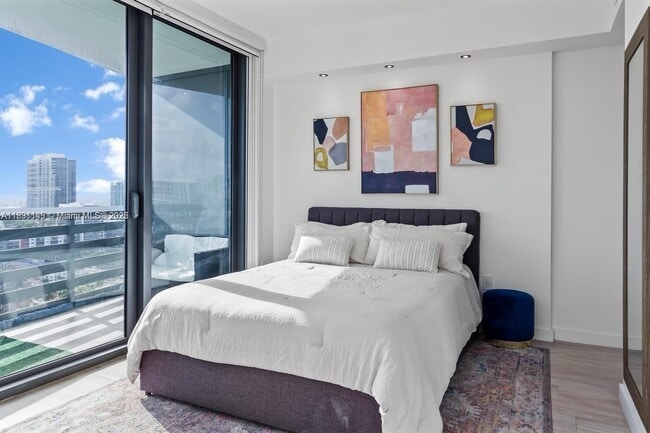 Foto del edificio - 460 NE 28th St
