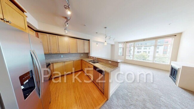 Building Photo - $250 Discount!! 1 Bedroom Condo in Downtow...