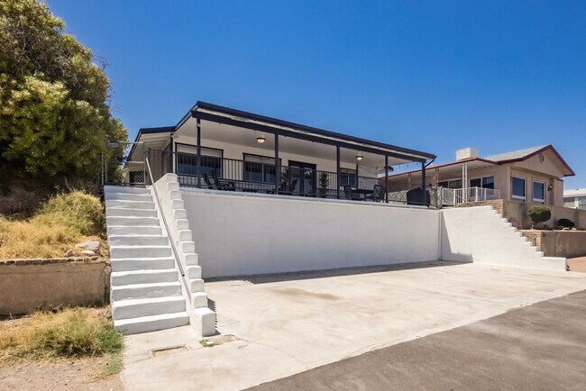 Foto del edificio - 3bedroom 3 bath Riverfront Short Term Rental