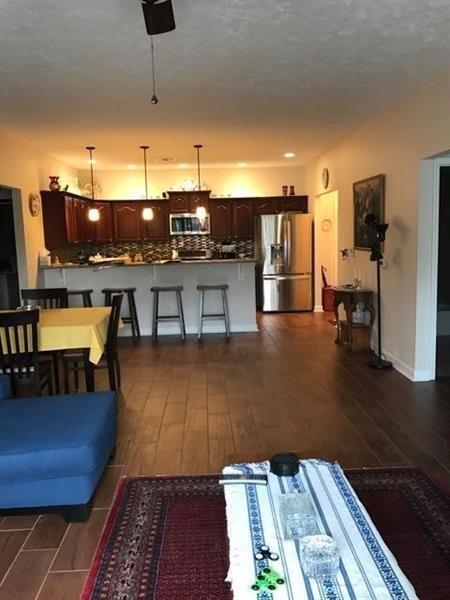 Foto del edificio - 235 W Main St