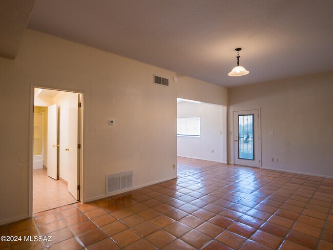 Building Photo - 4611 S Palant Dr