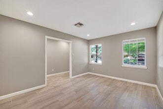 Building Photo - 7607 Tanager St