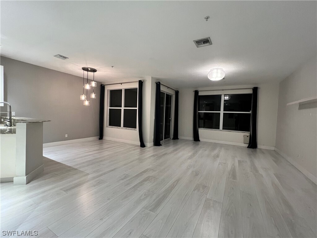 Building Photo - 1410 Mariposa Cir