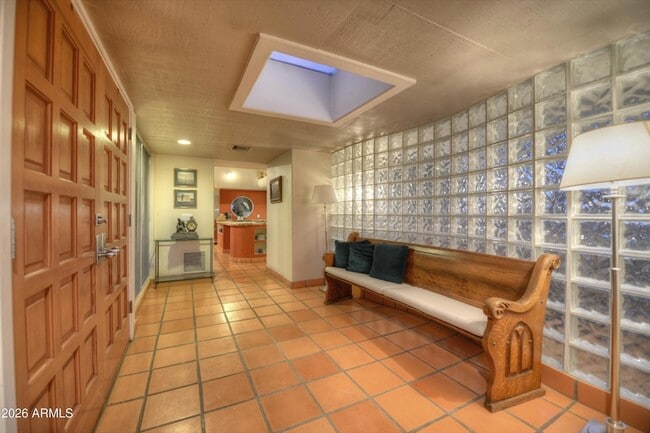 Foto del edificio - 1523 W Vista Ave