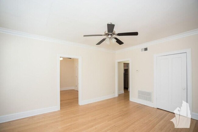 Building Photo - 5208 N Leavitt St