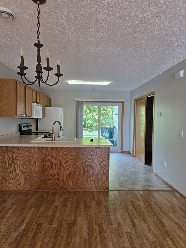 Foto del edificio - 2 Level Townhouse