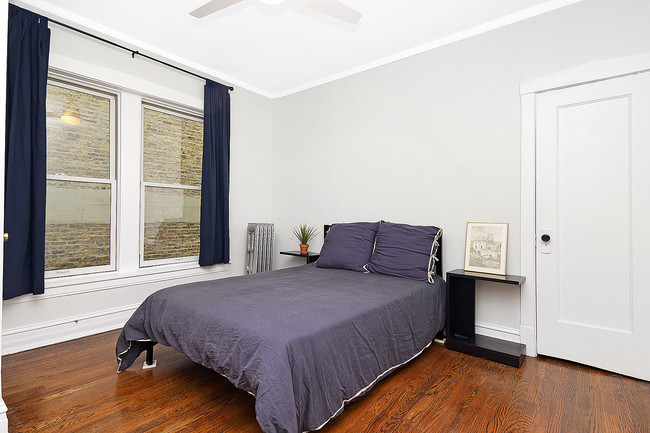Bedroom - 3644 N Pine Grove Ave