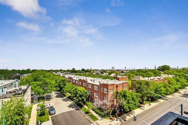 Building Photo - 1909 W Diversey Pkwy