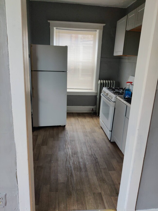 Building Photo - 1336 W 64th St