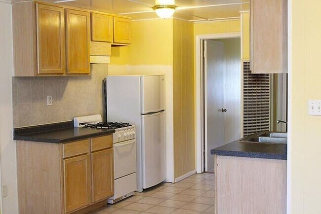 Building Photo - LEASE PENDING