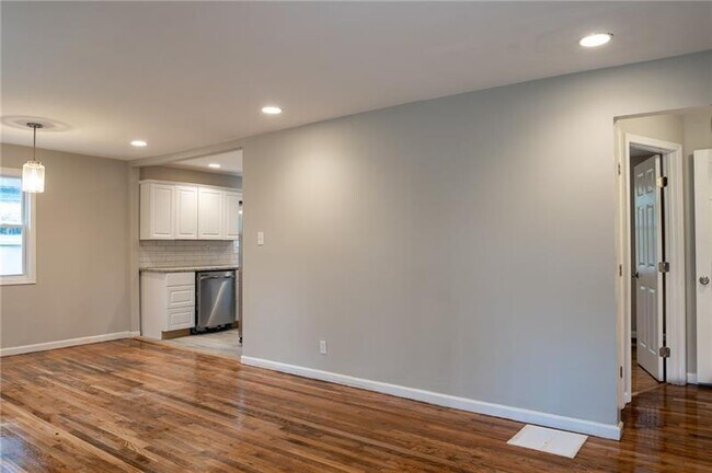 Foto del edificio - 180 Sewanee Ave NW