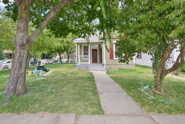 Building Photo - Nice Historic Home Near  Downtown