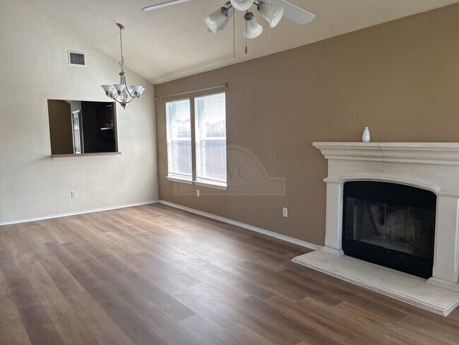 Foto del edificio - 4402 Golden Gate Dr