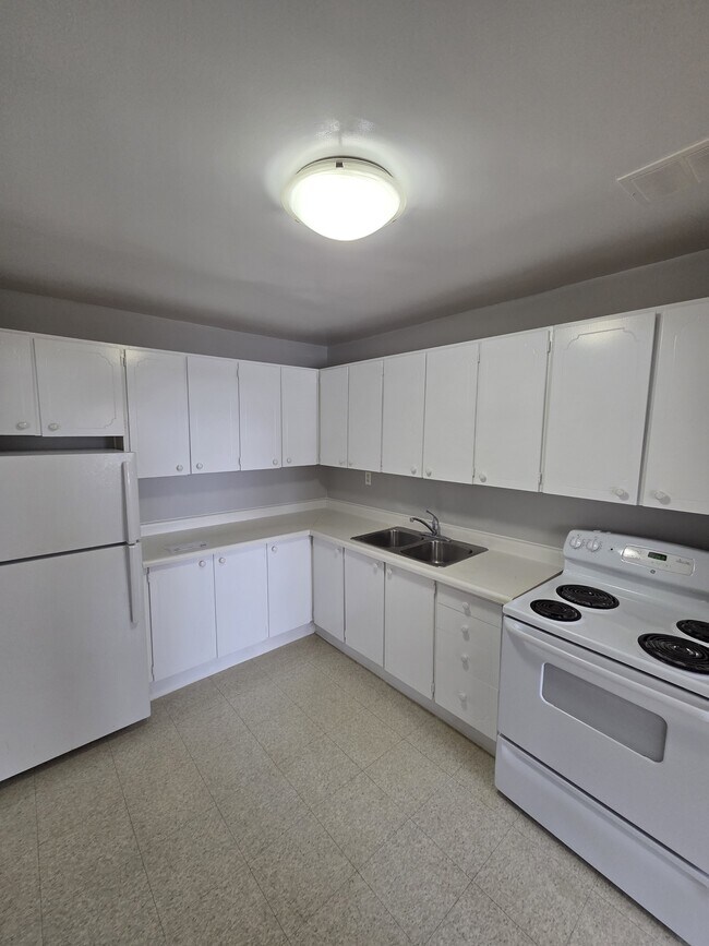 Building Photo - 1061 Queen's Blvd