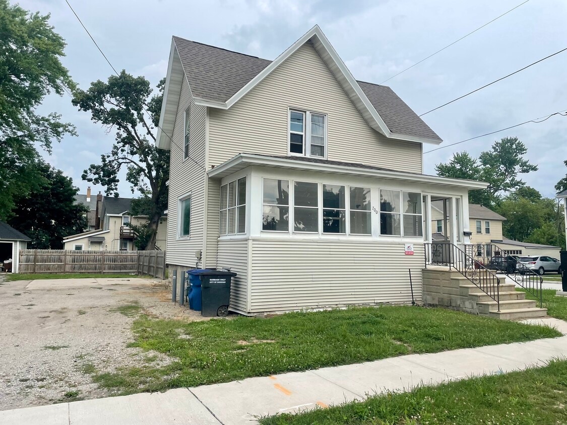 Foto principal - 700 W Lincoln Ave