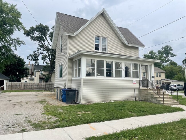 Building Photo - 700 W Lincoln Ave