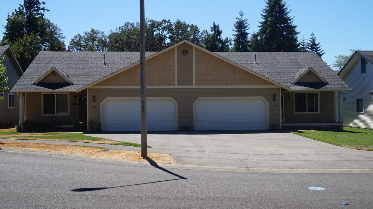 15541 104th Pl SE, Yelm, WA 98597 Townhome Rentals in Yelm WA