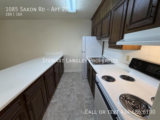 Building Photo - 1085 Saxon Rd