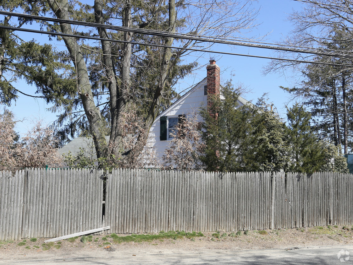 Building Photo - Baylis House Apartments