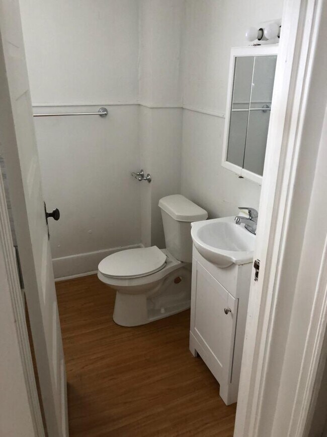 baño - 134 Hillsdale Street