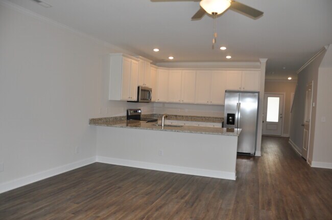 Building Photo - 6904 Eddy Point Ln