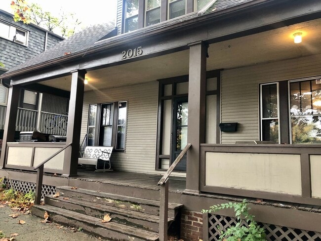 Building Photo - 5 Bedroom House - Walking distance from Central Campus