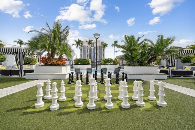 Rooftop gaming areas - AMLI Dadeland