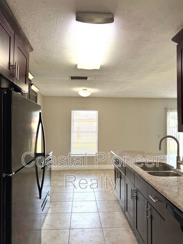 Foto del edificio - 606 Sandy Creek Dr