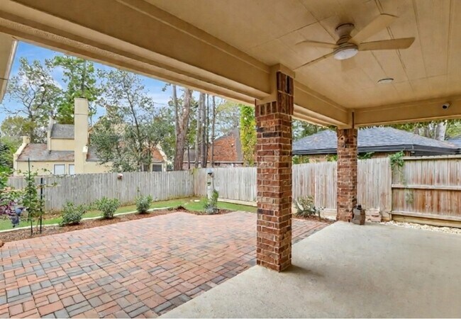 Foto del edificio - 11807 Briarwood Ln