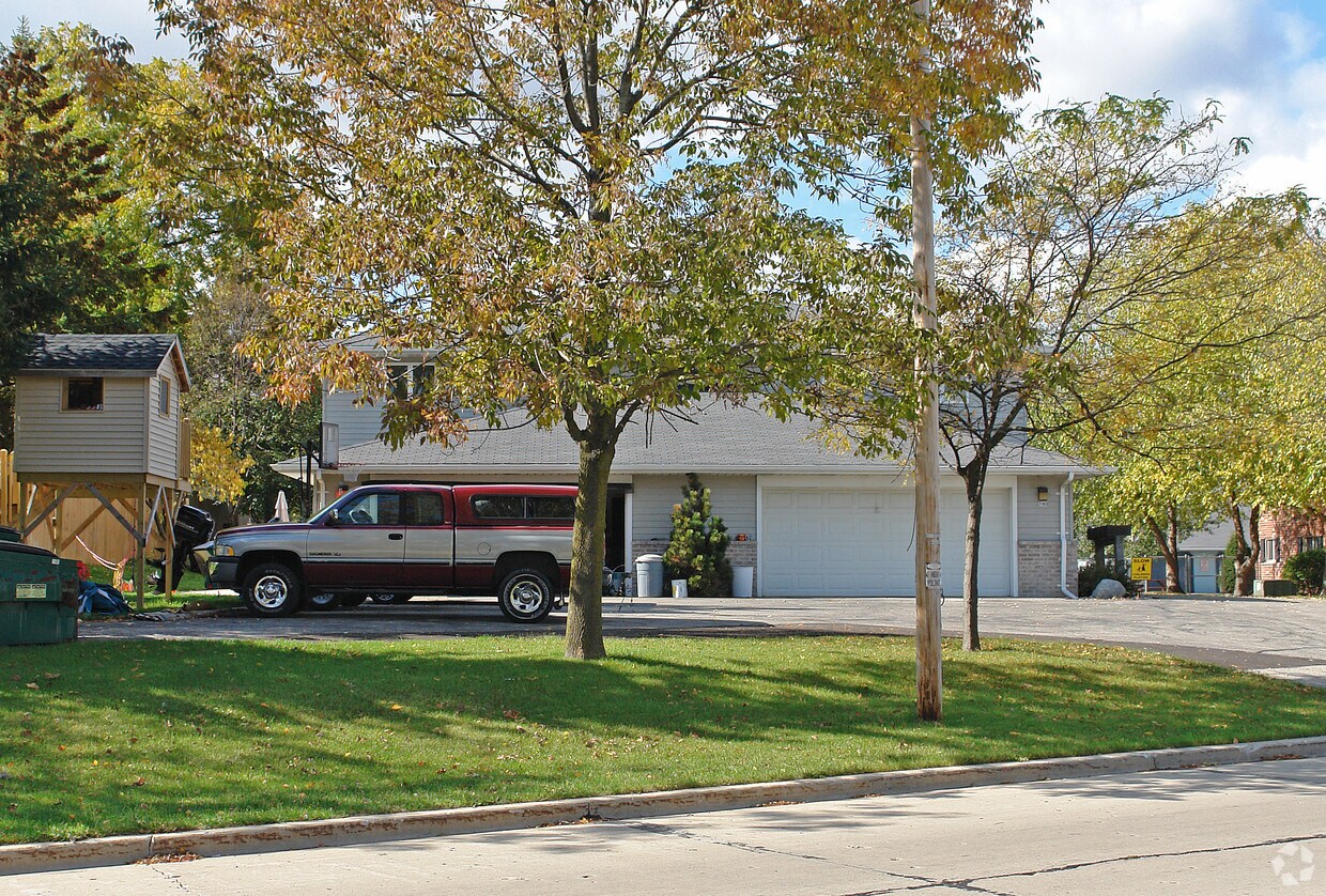 740 1st St, Waterford, WI 53185 Apartments in Waterford, WI