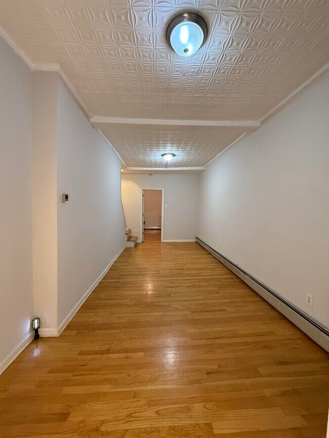 Foto del edificio - 614 Grand St