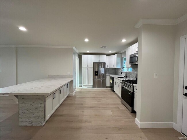Foto del edificio - 10915 Whitaker Ave