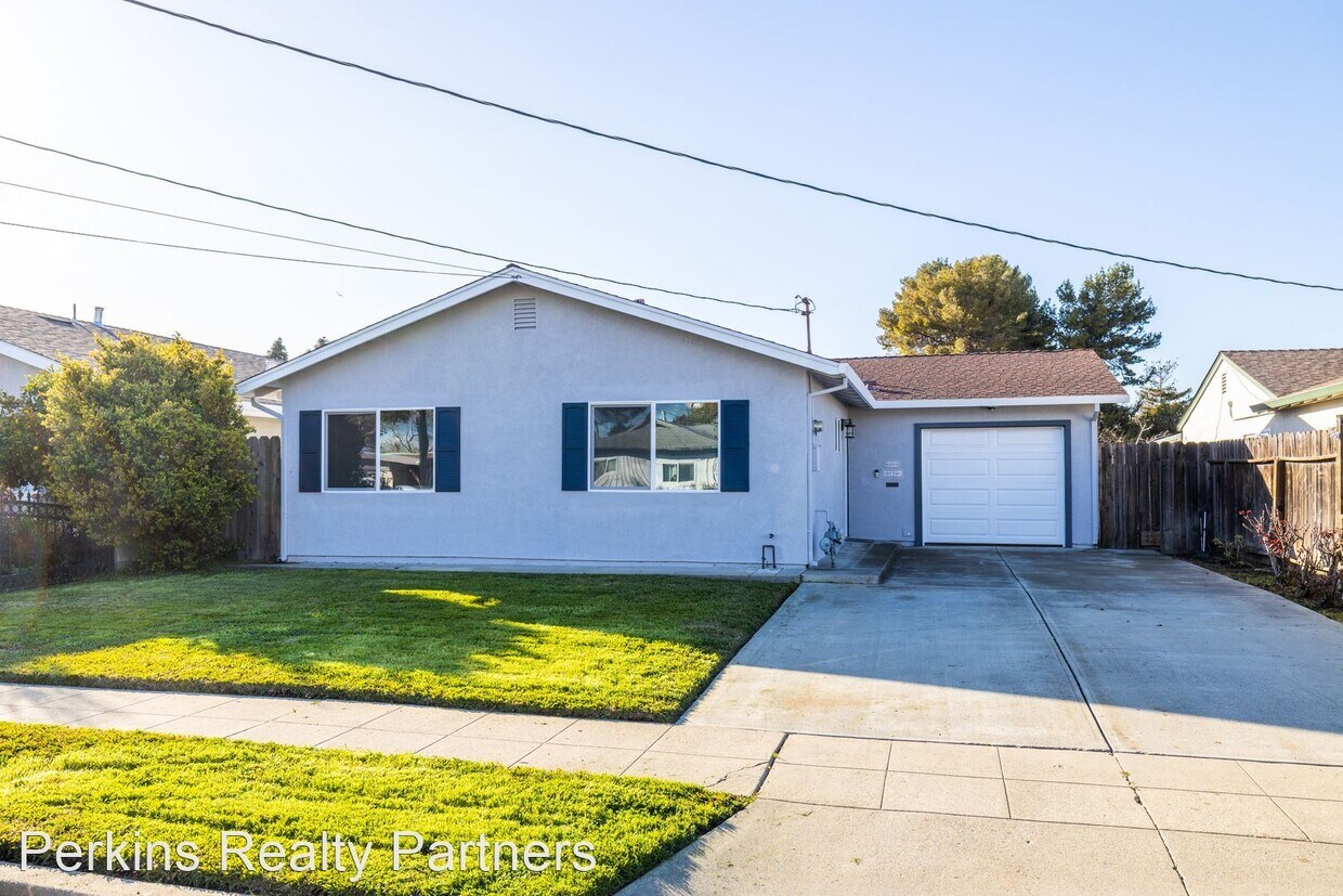 Foto principal - 3 br, 1 bath House - 6209 Cotton Ave