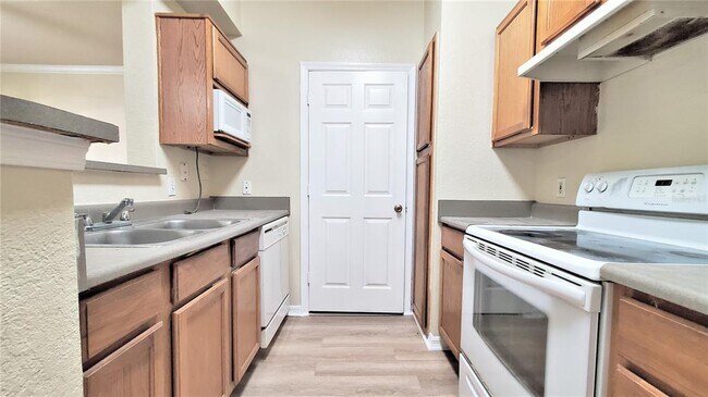 Foto del edificio - 3700 Castle Pines Ln