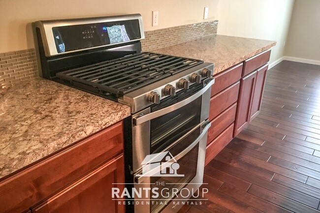 Building Photo - 4-Bedroom Home in Campus Peak – Spacious L...