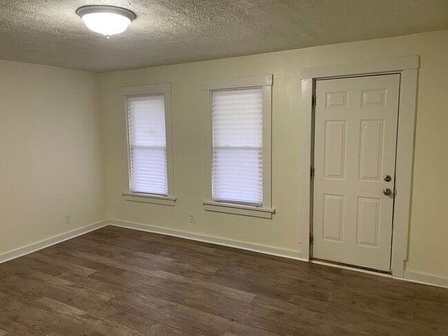 Building Photo - CHECK OUT THE NEW RENTAL PRICE!!