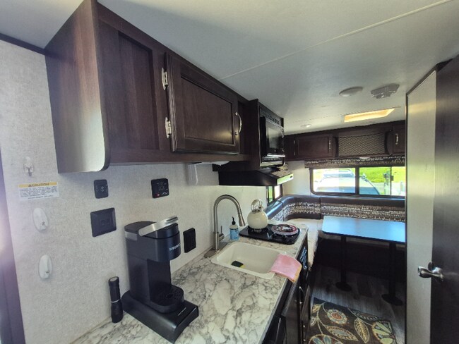 Foto del edificio - 7305 Jackson Rd