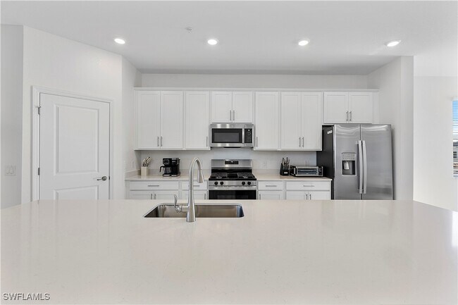 Foto del edificio - 15188 Bluffton Ln