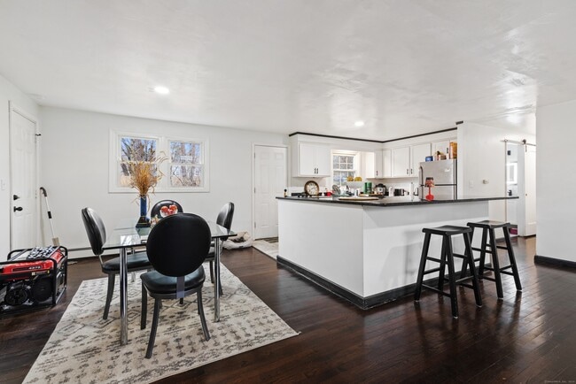 Foto del edificio - 45 Frederick Rd