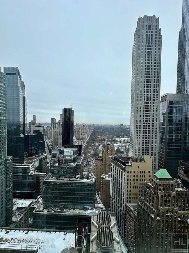 Building Photo - 2 bed 2 bath Unbelievable Price - 235 WEST...