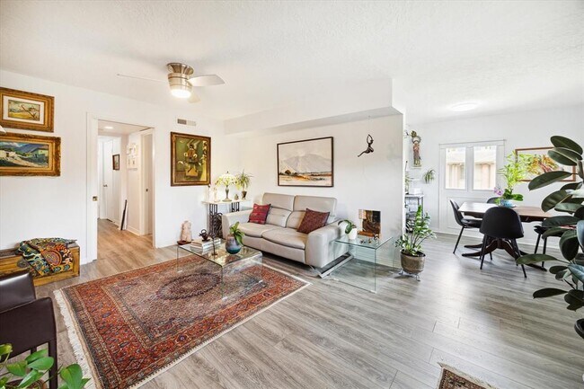 Foto del edificio - 6445 Bayou Glen Rd