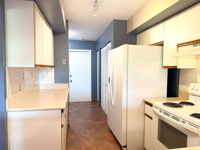Foto del edificio - 7952 NW 7th Ct