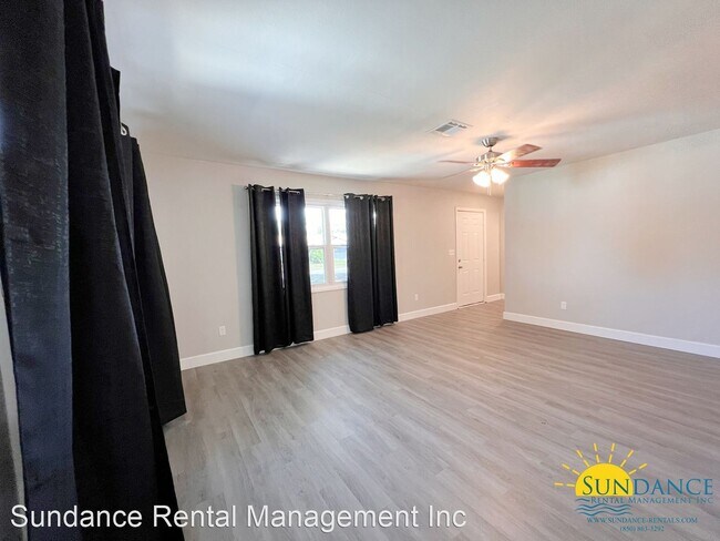 Foto del edificio - 3 br, 1 bath House - 204 Watson Drive NW