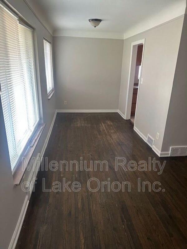 Foto del edificio - 19288 Lahser Rd